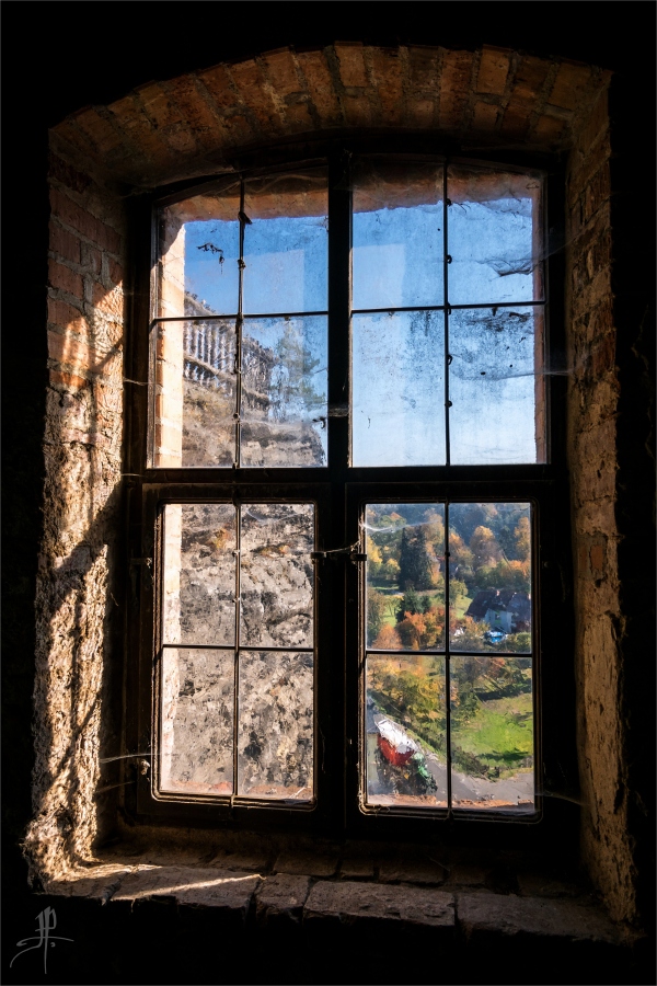Okno skalní poustevny